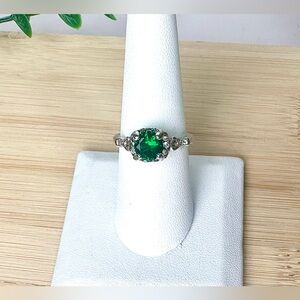 💚Silver Tone Faux Emerald Ring Size 8.25